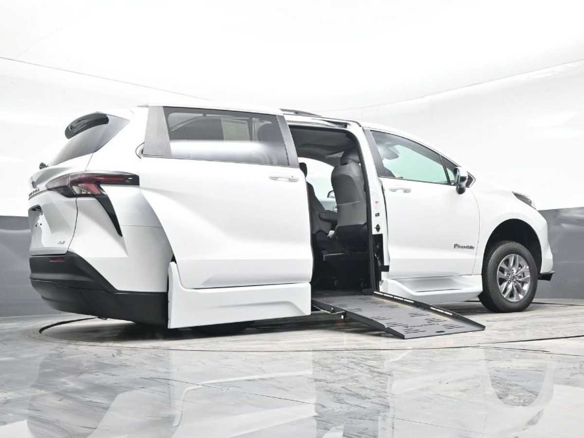 2025 TOYOTA SIENNA - Image 21