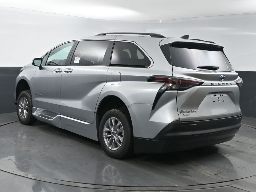 New 2025 Toyota Sienna Hybrid XLE Plus - BraunAbility Side Entry Entry Fold Out Automatic Ramp