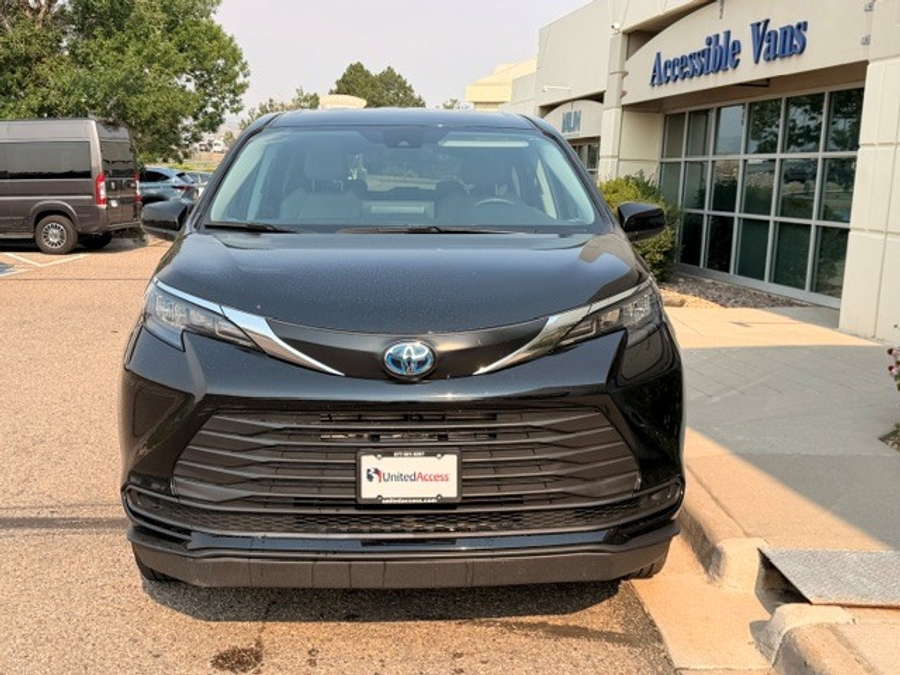 Used 2024 Toyota Sienna Hybrid LE - BraunAbility Side Entry Fold Out Automatic Ramp