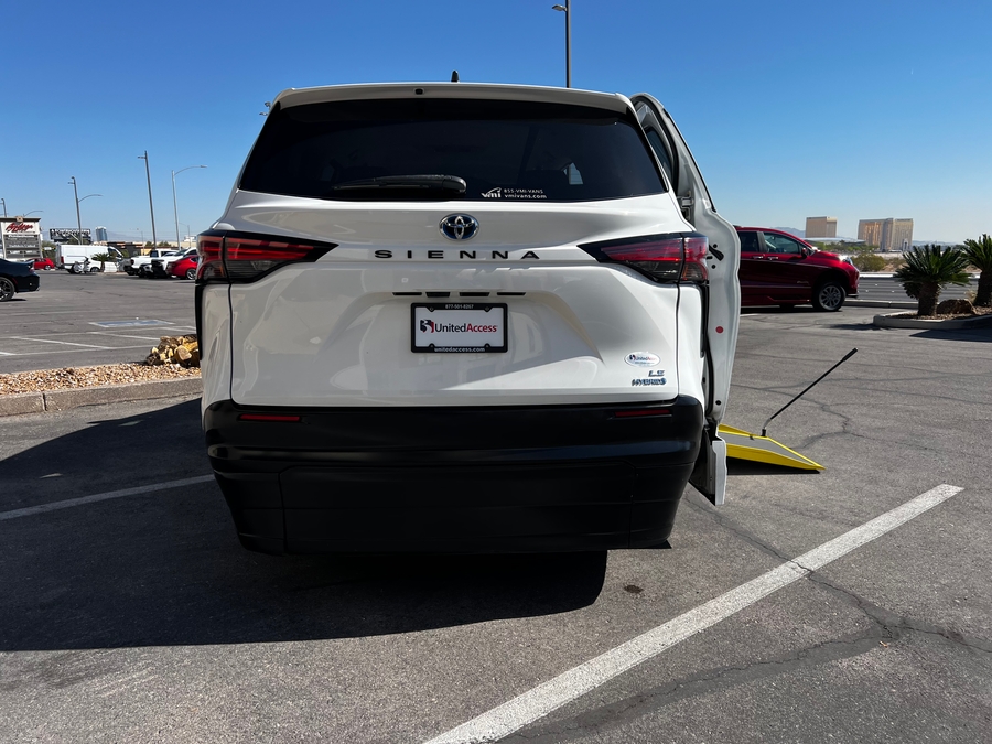 Used 2021 Toyota Sienna Hybrid LE - Vantage Mobility Commercial Side Entry Entry In Floor Manual Ramp