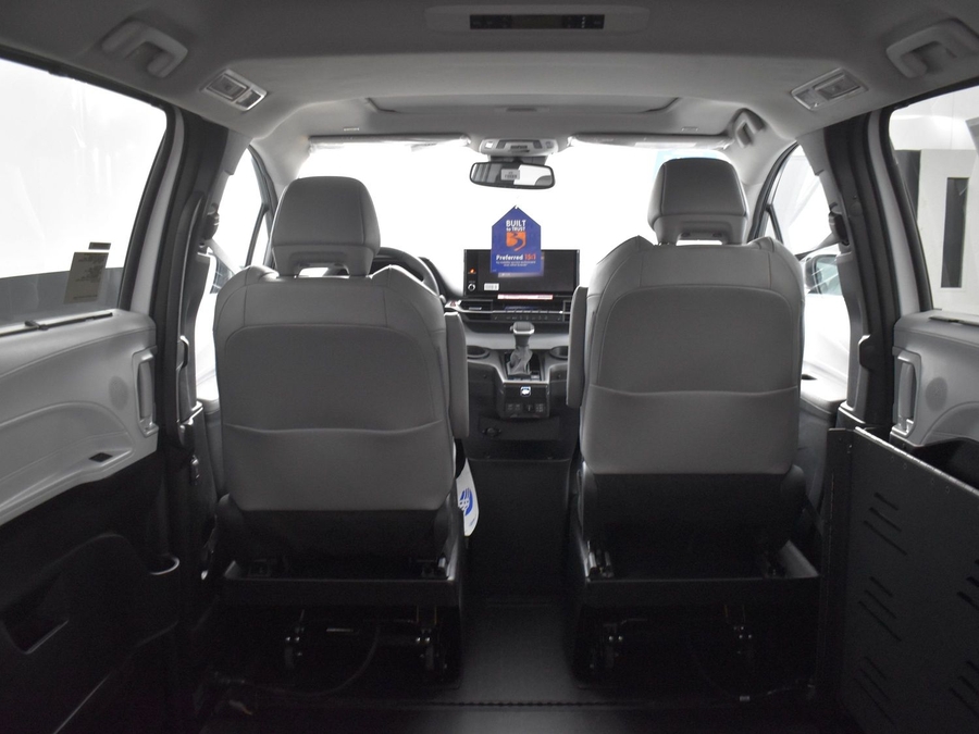 New 2025 Toyota Sienna Hybrid XLE Base - BraunAbility Side Entry Entry Fold Out Automatic Ramp
