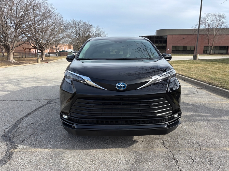 Used 2025 Toyota Sienna Hybrid XLE Base - BraunAbility Side Entry Entry In Floor Automatic Ramp
