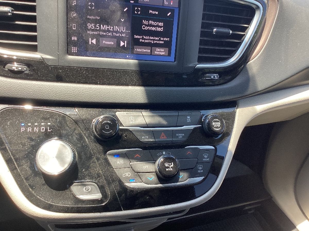 2024 CHRYSLER VOYAGER - Image 17