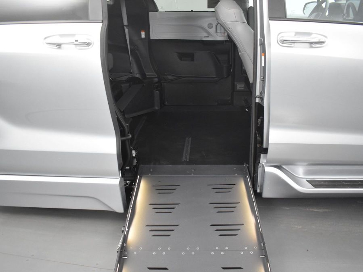 2025 TOYOTA SIENNA - Image 12