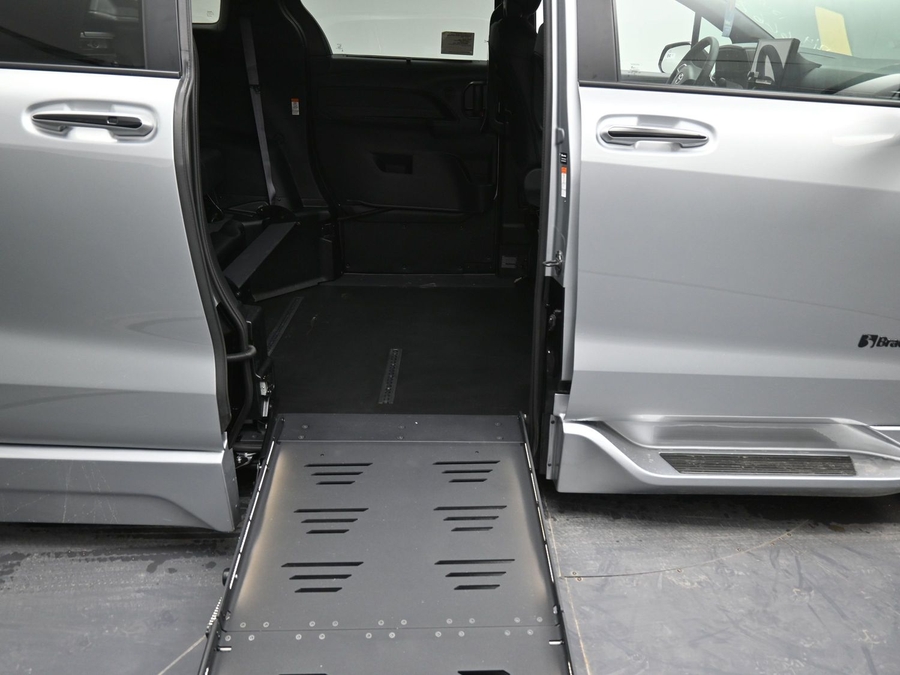 New 2025 Toyota Sienna Hybrid XSE Sport - BraunAbility Side Entry Entry Fold Out Automatic Ramp