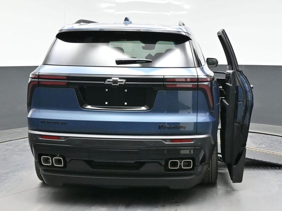 New 2026 Chevrolet Traverse 1LT Midnight - BraunAbility Side Entry Entry In Floor Automatic Ramp