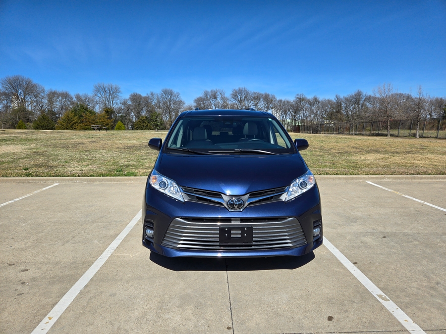 Used 2020 Toyota Sienna XLE Base - BraunAbility Side Entry Entry In Floor Automatic Ramp