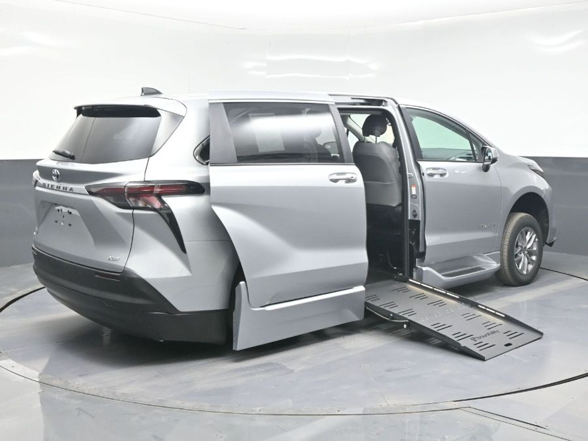 2025 TOYOTA SIENNA - Image 7