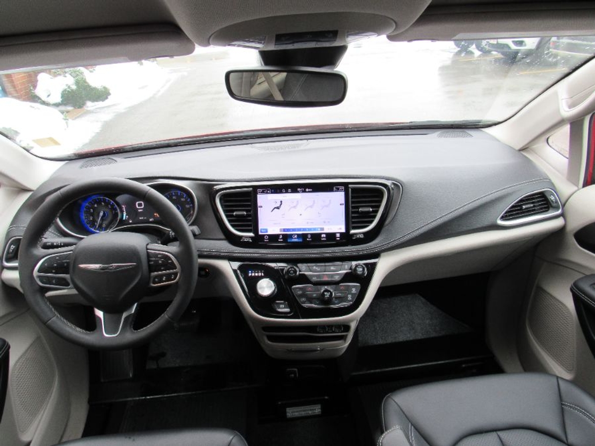 2024 CHRYSLER PACIFICA - Image 17