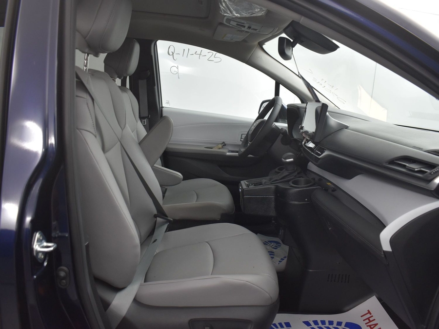 New 2025 Toyota Sienna Hybrid XLE Plus - BraunAbility Side Entry Entry In Floor Automatic Ramp