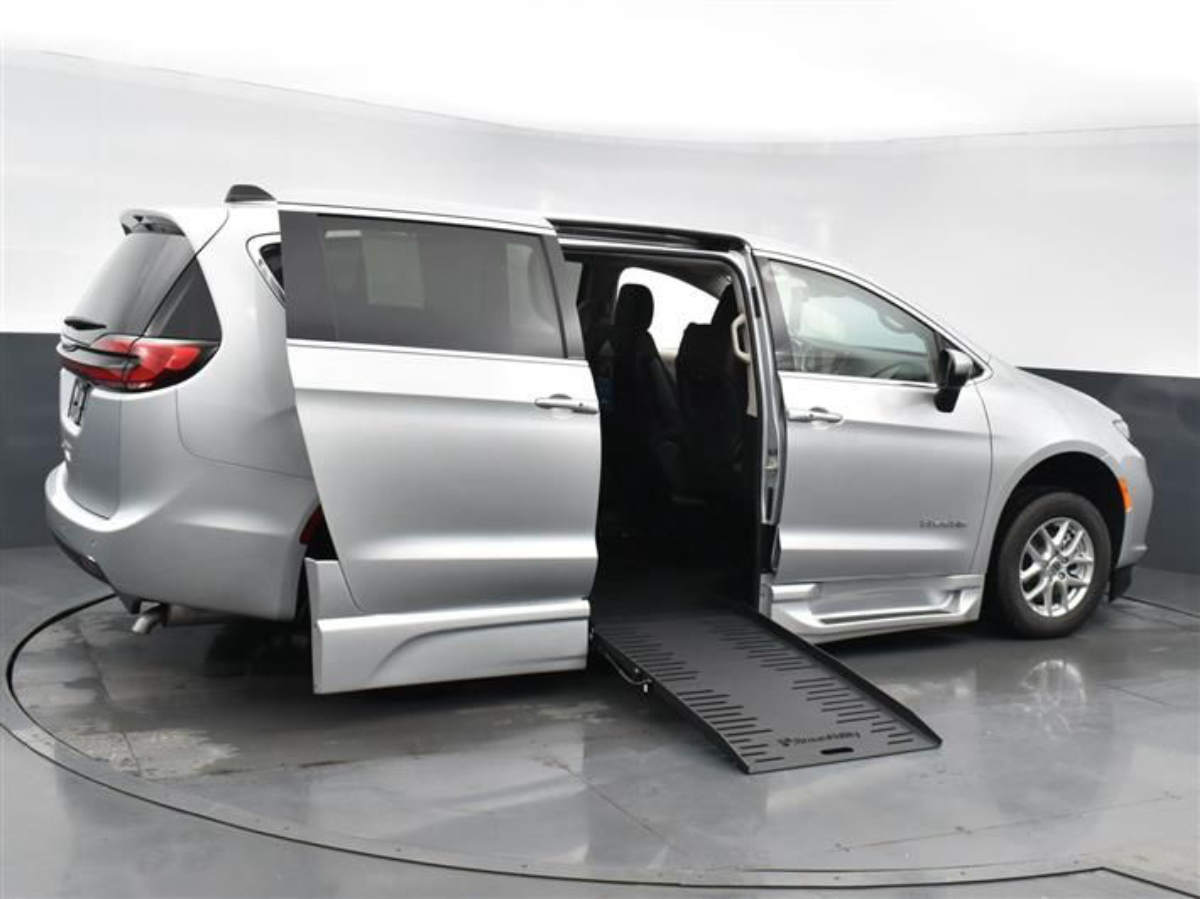 2023 CHRYSLER PACIFICA - Image 7