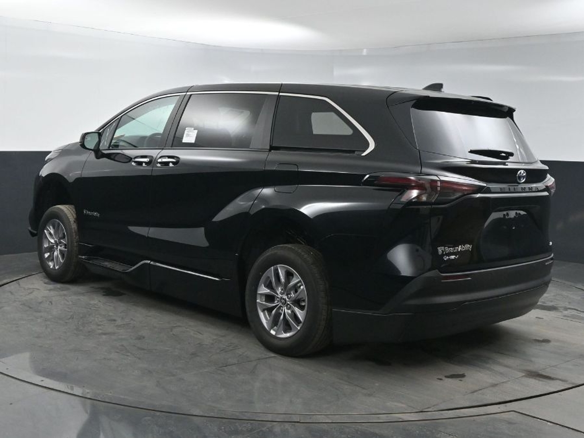 2025 TOYOTA SIENNA - Image 5