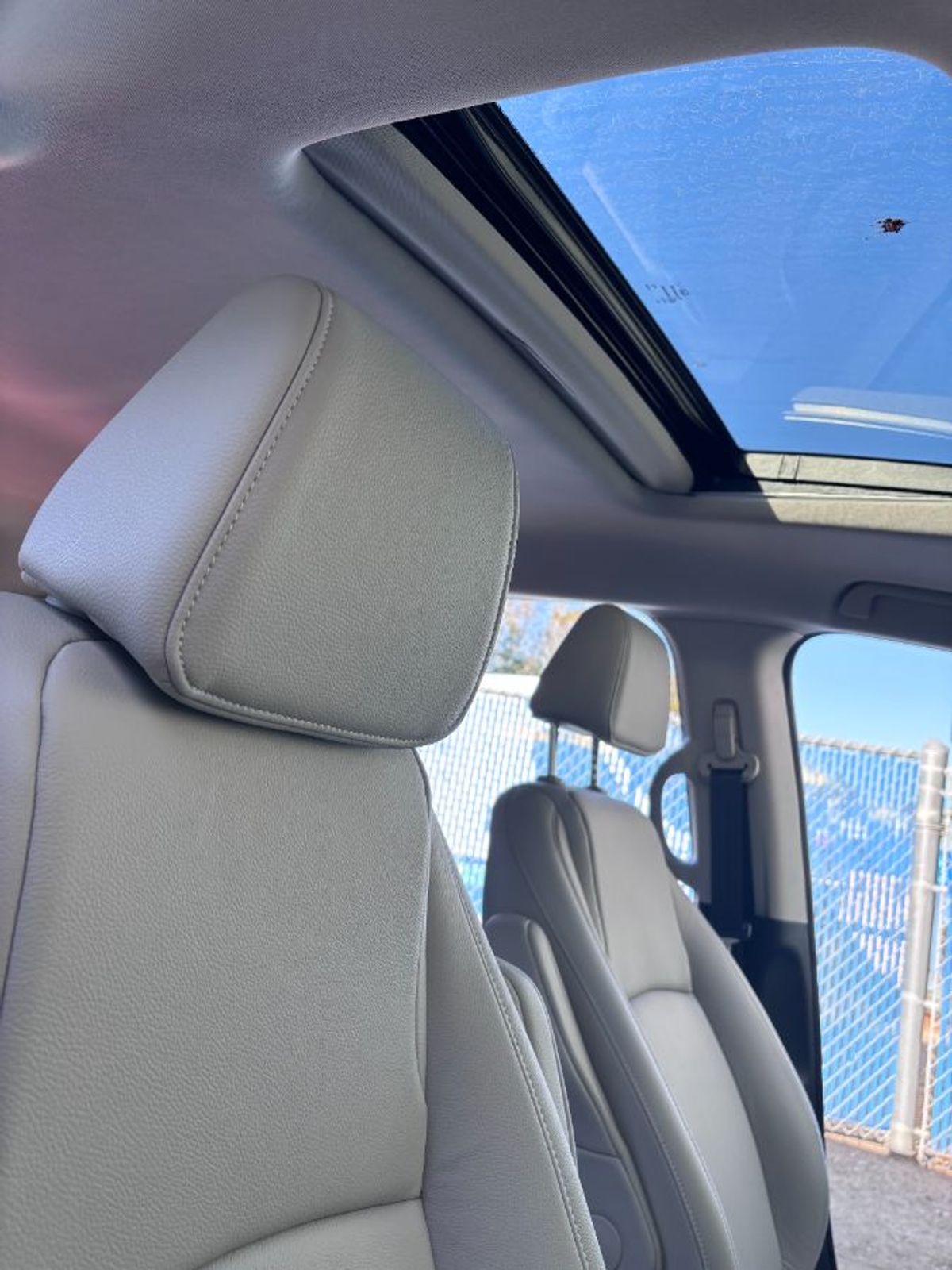 White Honda Odyssey image number 6