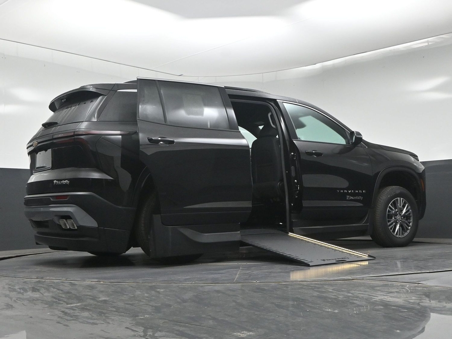 New 2027 Chevrolet Traverse 1LT - BraunAbility Side Entry In Floor Automatic Ramp