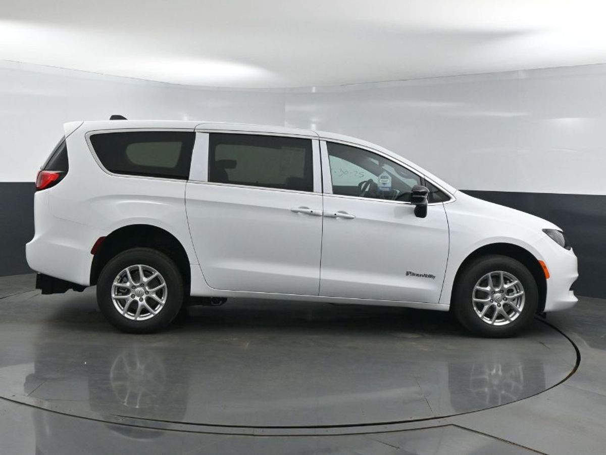 2025 CHRYSLER VOYAGER - Image 8