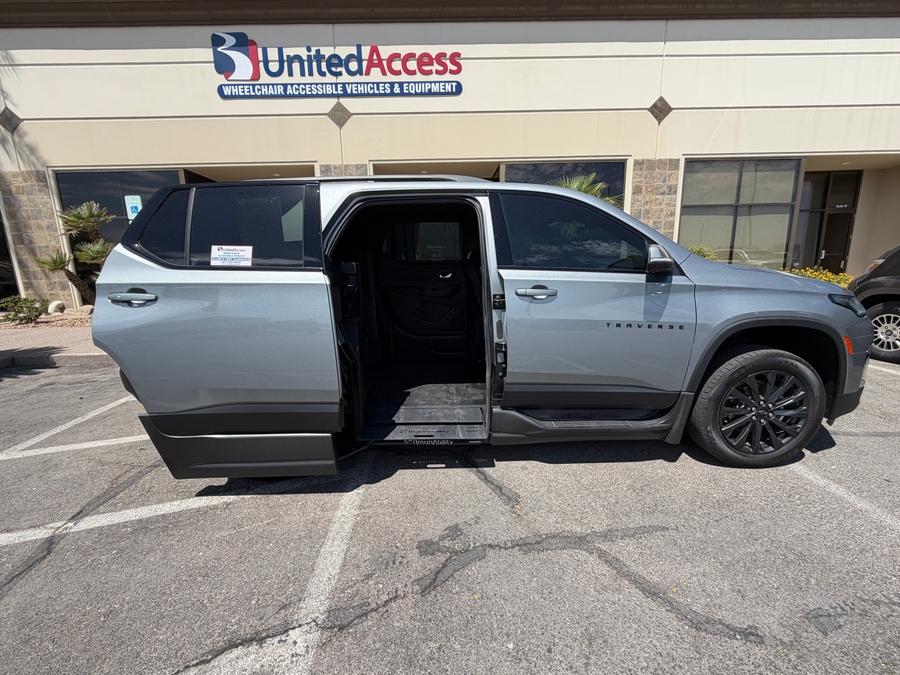 Used 2023 Chevrolet Traverse 2LT - BraunAbility Side Entry In Floor Automatic Ramp