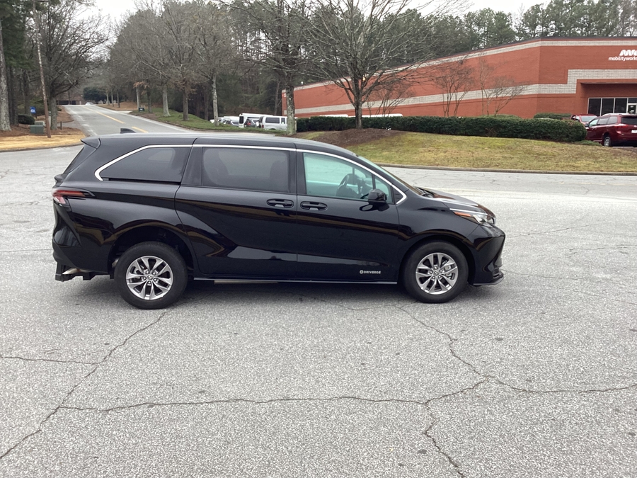 2025 TOYOTA SIENNA - Image 11