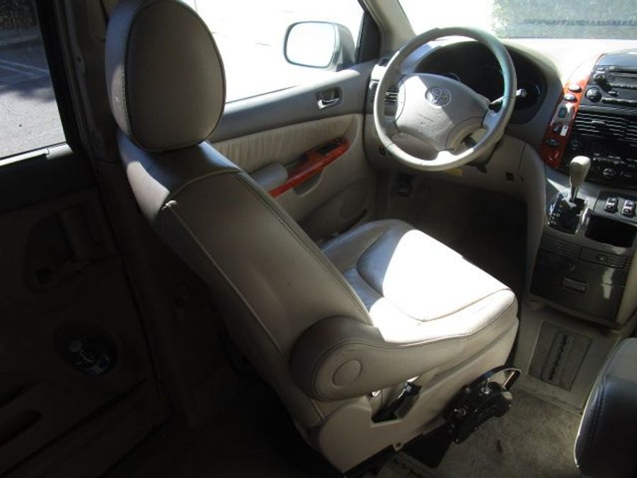 Used 2006 Toyota Sienna XLE Base - BraunAbility Side Entry Entry In Floor Automatic Ramp
