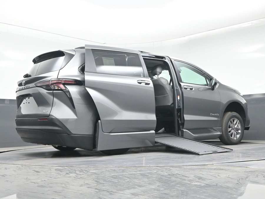 New 2026 Toyota Sienna Hybrid XLE Add - BraunAbility Side Entry In Floor Automatic Ramp