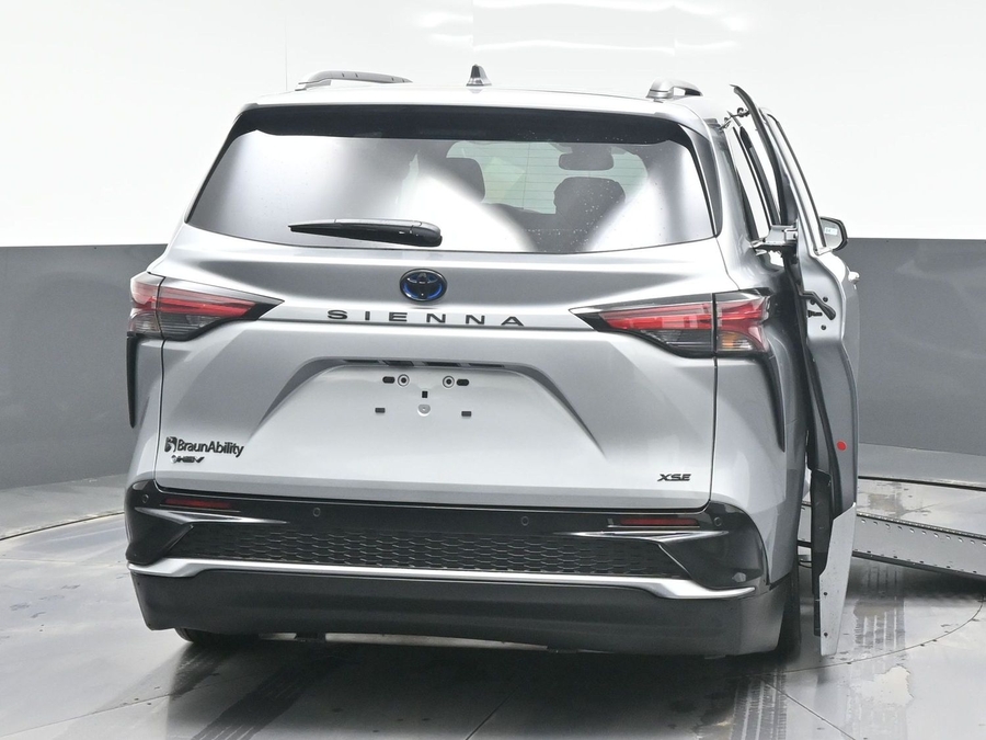 New 2025 Toyota Sienna Hybrid XSE Sport - BraunAbility Side Entry Entry In Floor Automatic Ramp