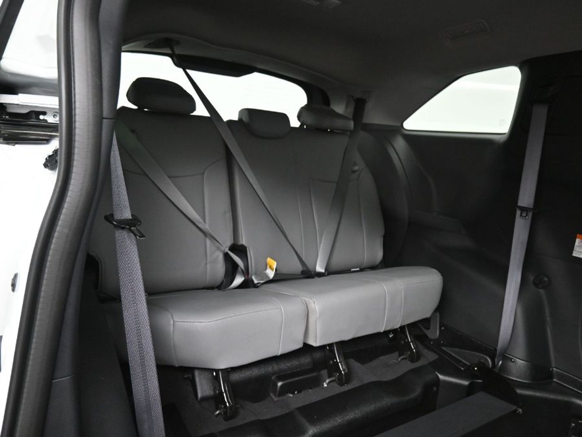 2025 TOYOTA SIENNA - Image 10