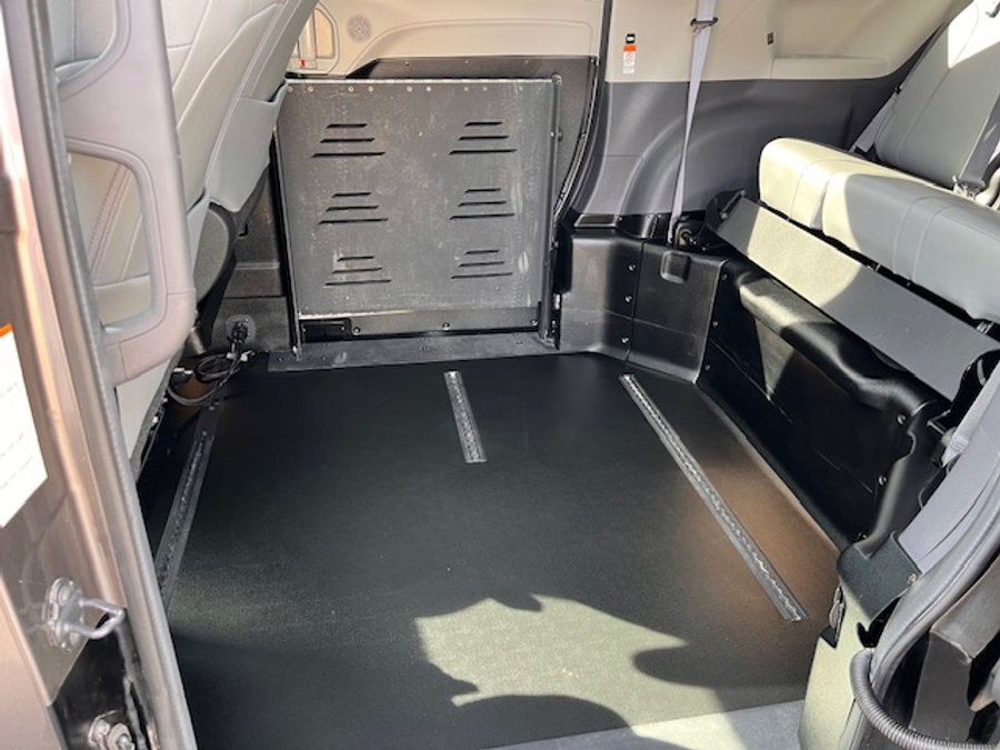 Used 2022 Toyota Sienna Hybrid XLE Base - BraunAbility Side Entry Entry Fold Out Automatic Ramp