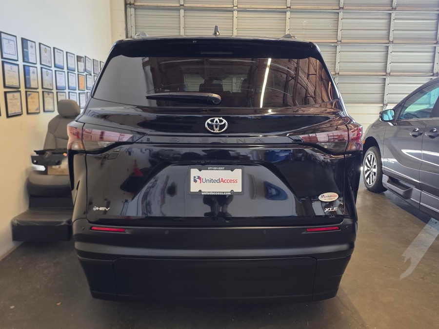 New 2026 Toyota Sienna Hybrid XLE - VMI Side Entry In Floor Automatic Ramp