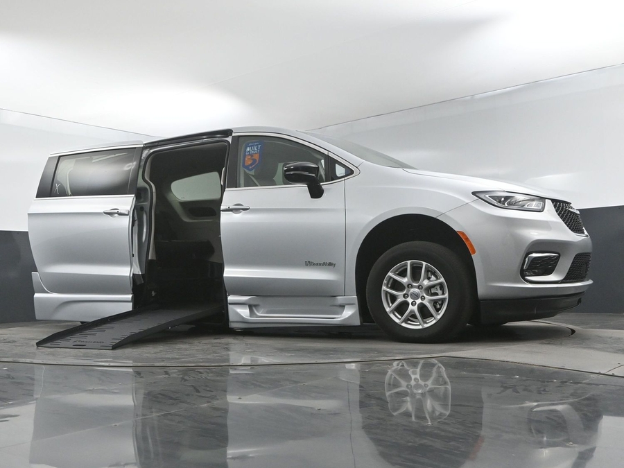 Used 2024 Chrysler Pacifica Touring L - BraunAbility Side Entry Entry Fold Out Automatic Ramp