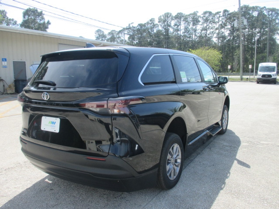 Black Toyota Sienna image number 28