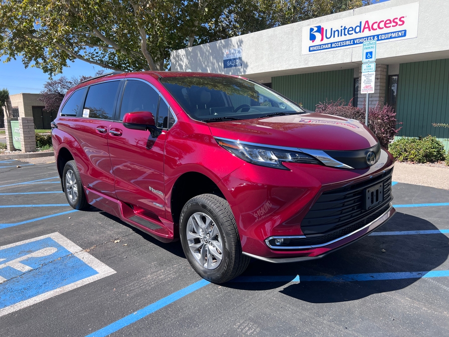 Used 2021 Toyota Sienna Hybrid XLE Plus - BraunAbility Side Entry Fold Out Automatic Ramp
