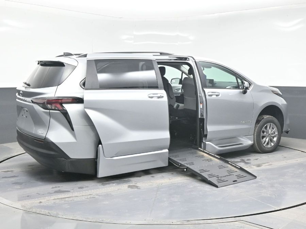 2025 TOYOTA SIENNA - Image 7