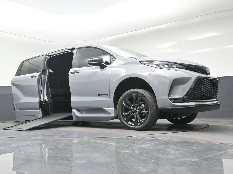 New 2026 Toyota Sienna XSE Sport - BraunAbility Side Entry In Floor Automatic Ramp