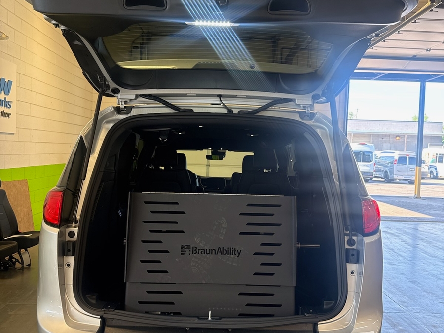 Silver Chrysler Voyager image number 6