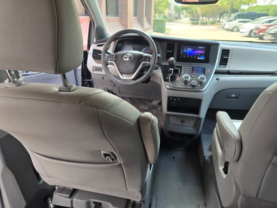 Used 2018 Toyota Sienna XLE - VMI Side Entry In Floor Automatic Ramp