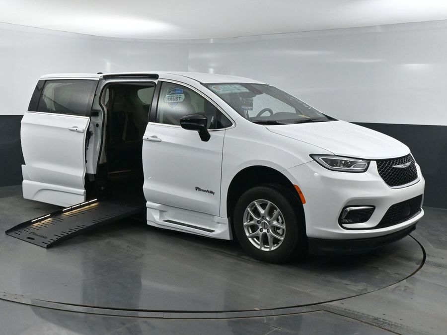 Used 2024 Chrysler Pacifica Touring L - BraunAbility Side Entry Entry Fold Out Automatic Ramp