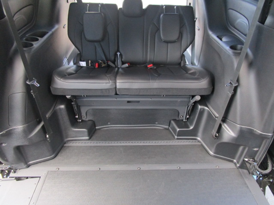 New 2026 Chrysler Pacifica Select Sport - BraunAbility Side Entry Entry In Floor Automatic Ramp