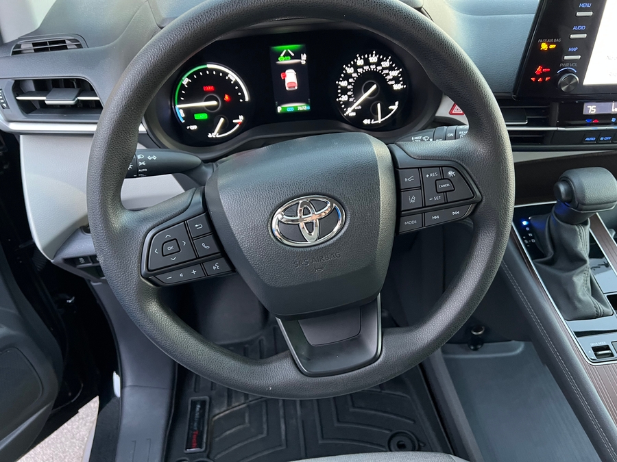 Used 2024 Toyota Sienna Hybrid LE - BraunAbility Rear Entry Entry Fold Out Manual Ramp