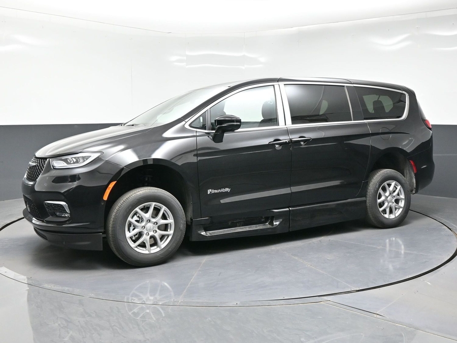 Black Chrysler Pacifica image number 8
