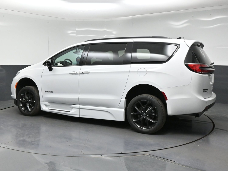 New 2026 Chrysler Pacifica Select Sport - BraunAbility Side Entry Fold Out Automatic Ramp