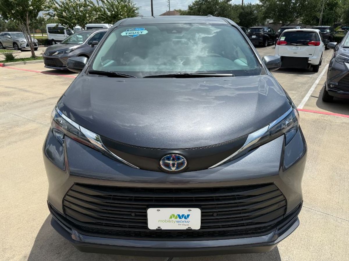Toyota Sienna gris imagen número 7