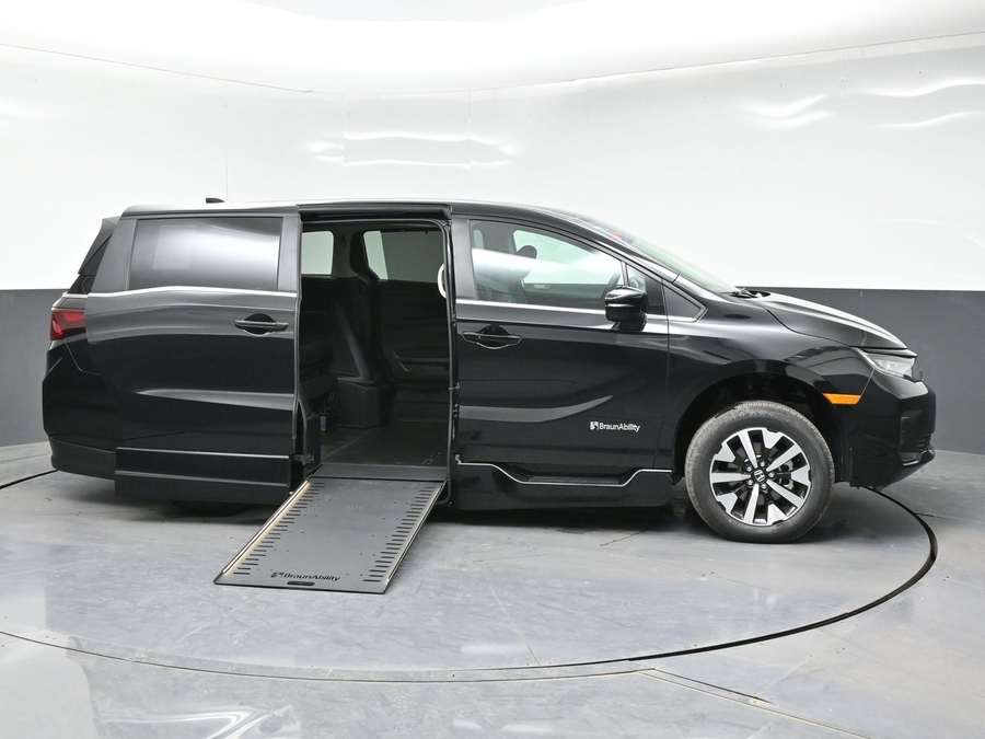 Black Honda Odyssey image number 7