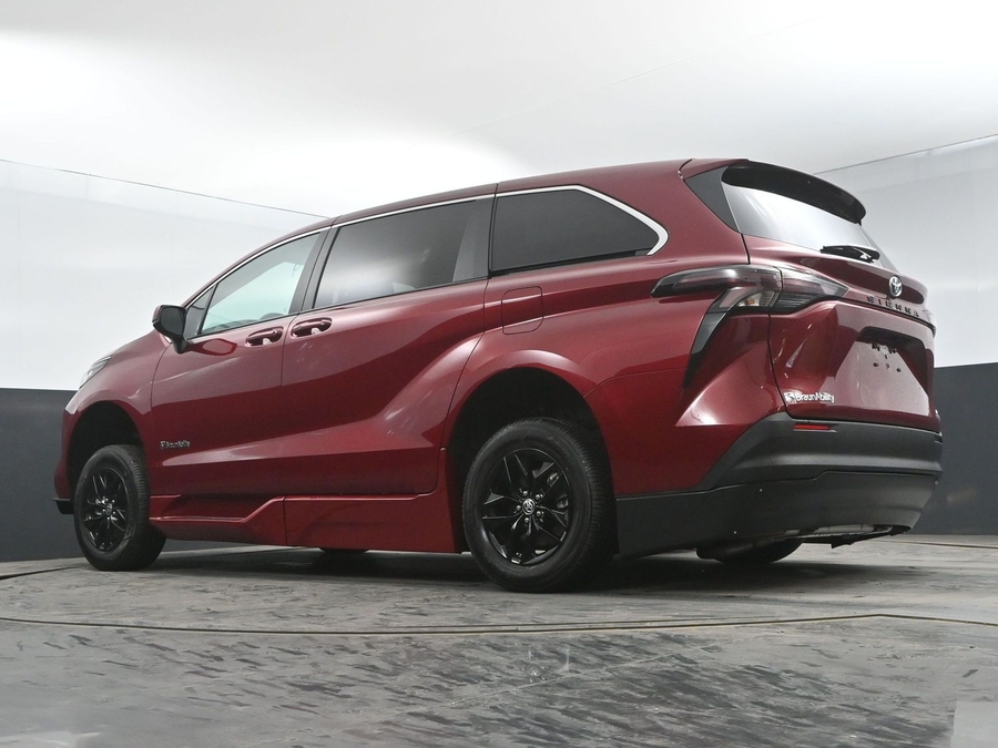 Used 2023 Toyota Sienna Hybrid LE - BraunAbility Side Entry Entry Fold Out Automatic Ramp