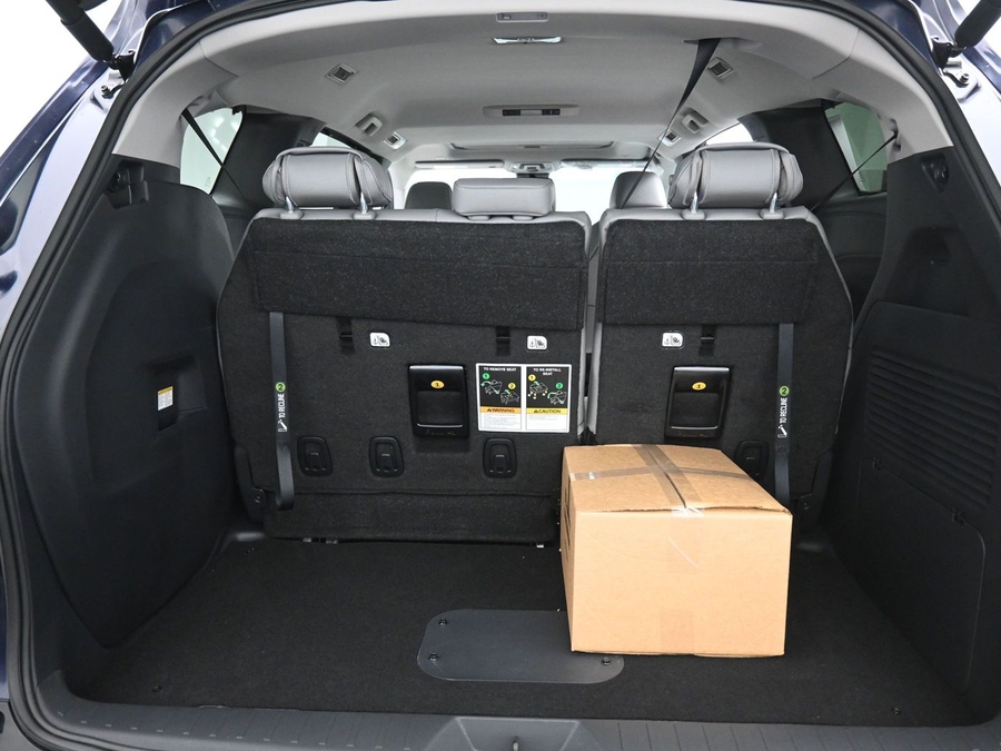 Blue Toyota Sienna image number 8