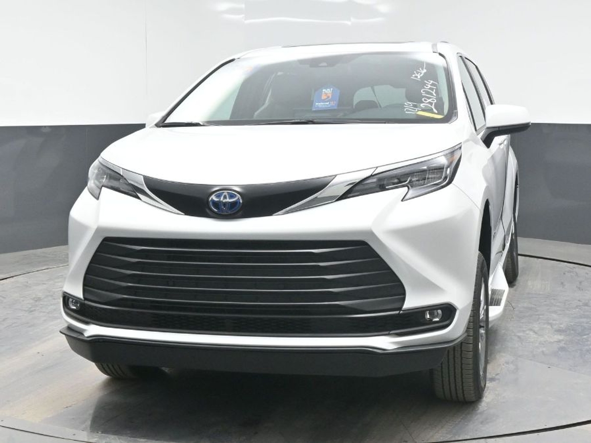 2025 TOYOTA SIENNA - Image 2