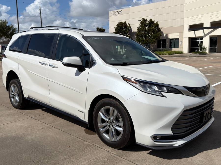 Used 2021 Toyota Sienna Hybrid Limited - Rear Entry Fold Out Manual Ramp