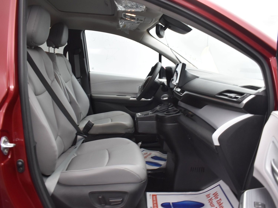 New 2026 Toyota Sienna Hybrid XLE Base - BraunAbility Side Entry In Floor Automatic Ramp