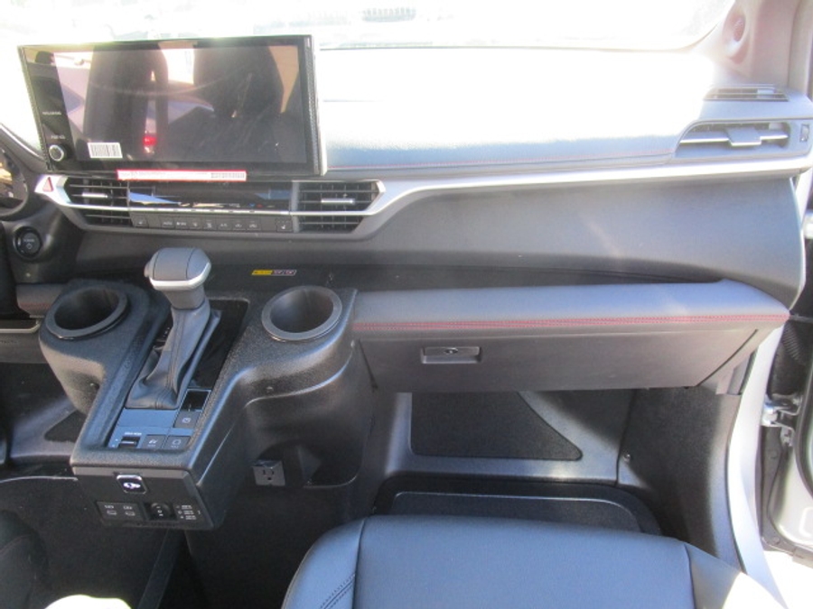 New 2025 Toyota Sienna Hybrid XSE - BraunAbility Side Entry Entry Fold Out Automatic Ramp