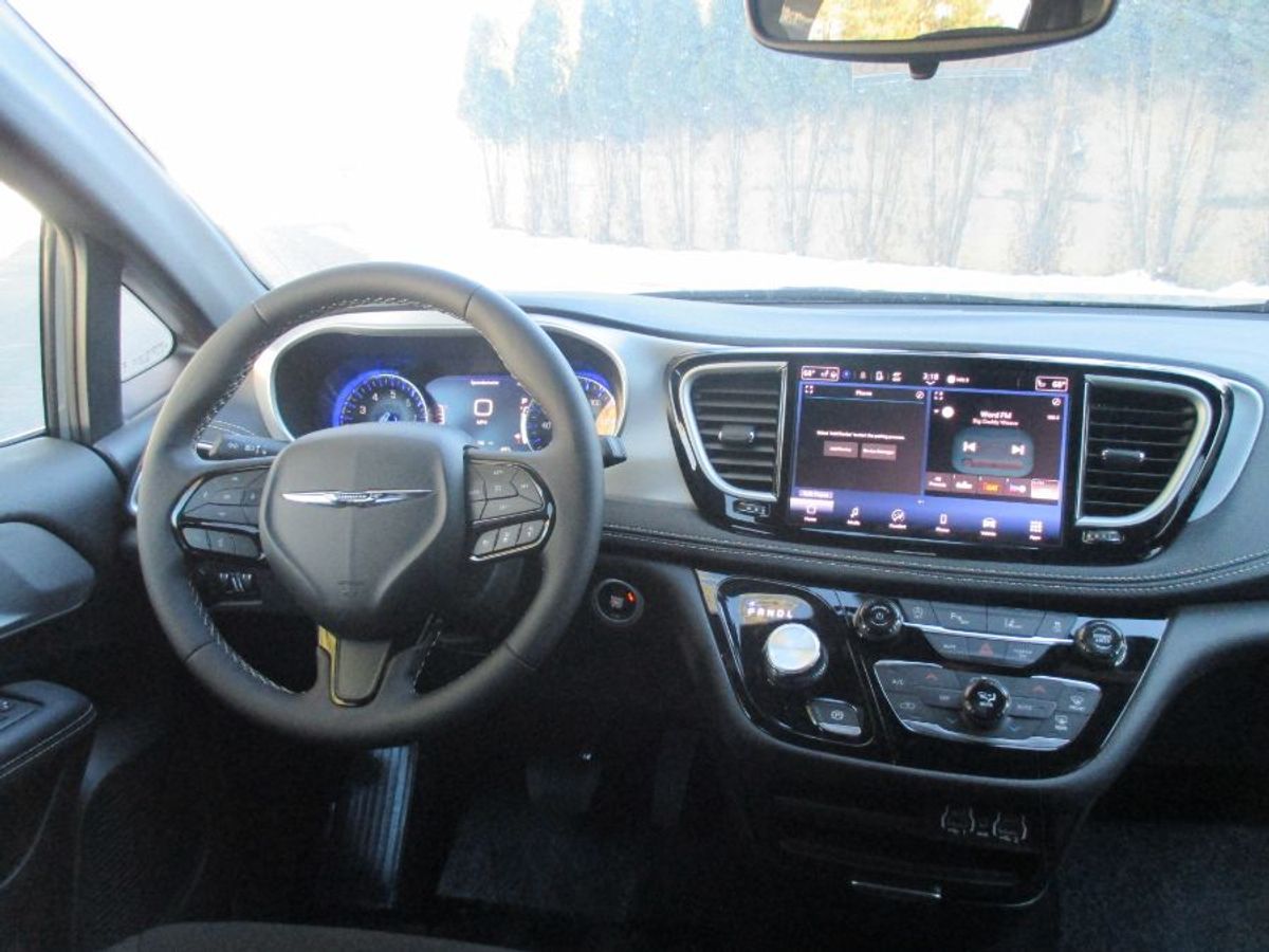 Grey Chrysler Pacifica image number 12