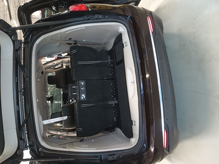 Brown Chrysler Pacifica image number 9