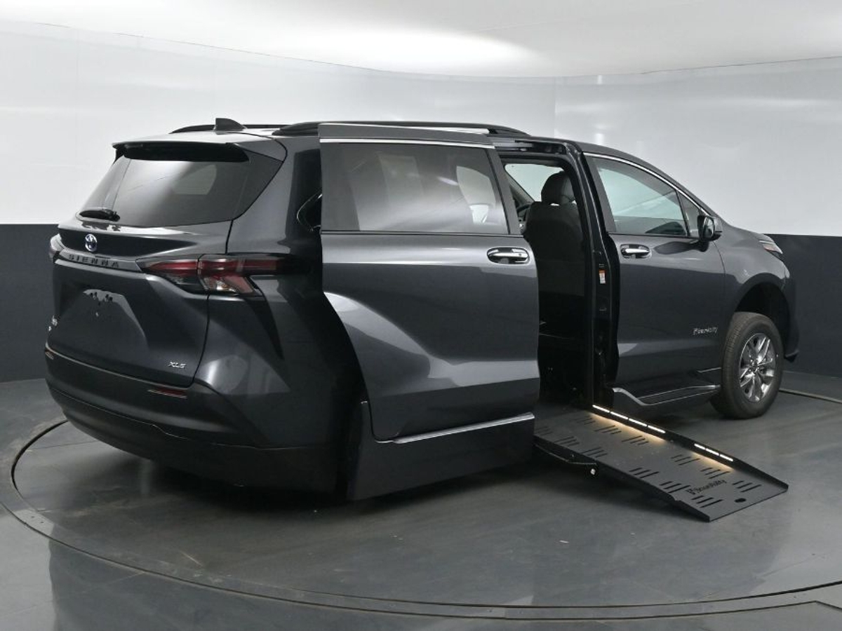 2025 TOYOTA SIENNA - Image 7